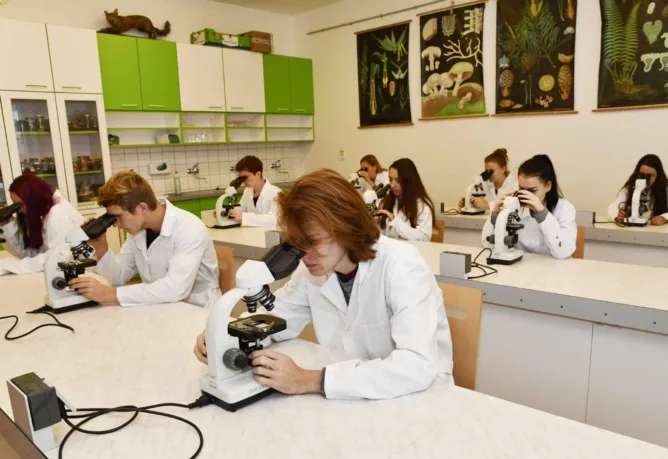 Přírodovědné lyceum - Střední odborná škola ekologická a potravinářská Veselí nad Lužnicí