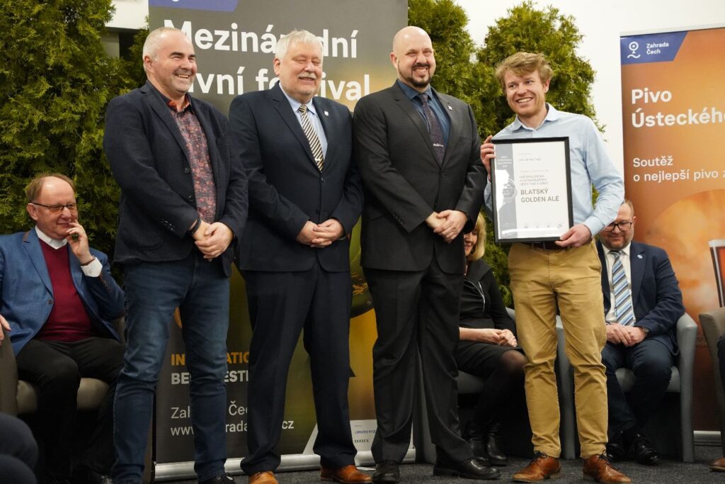 🏆 Další úspěch pro SOŠEP! Blatský Golden Ale získal stříbro na mezinárodní soutěži - Střední odborná škola ekologická a potravinářská Veselí nad Lužnicí