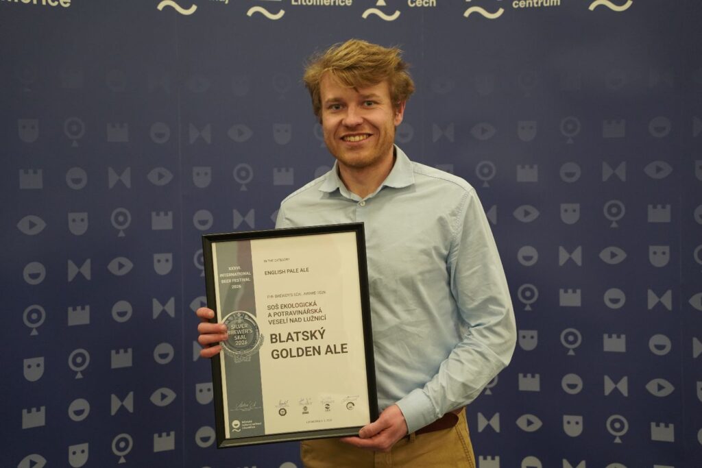 🏆 Další úspěch pro SOŠEP! Blatský Golden Ale získal stříbro na mezinárodní soutěži - Střední odborná škola ekologická a potravinářská Veselí nad Lužnicí