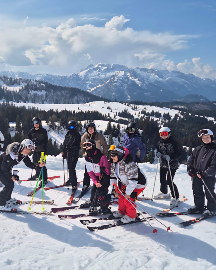 ❄️🔥 Dachstein West v plné kráse: Lyžák, na který se nezapomíná - Střední odborná škola ekologická a potravinářská Veselí nad Lužnicí