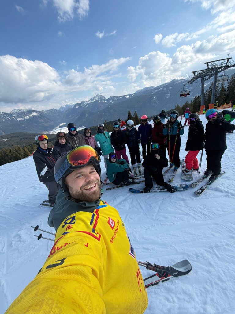 ❄️🔥 Dachstein West v plné kráse: Lyžák, na který se nezapomíná - Střední odborná škola ekologická a potravinářská Veselí nad Lužnicí