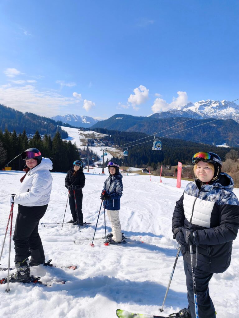 ❄️🔥 Dachstein West v plné kráse: Lyžák, na který se nezapomíná - Střední odborná škola ekologická a potravinářská Veselí nad Lužnicí