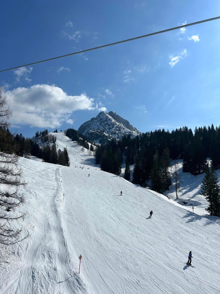 ❄️🔥 Dachstein West v plné kráse: Lyžák, na který se nezapomíná - Střední odborná škola ekologická a potravinářská Veselí nad Lužnicí