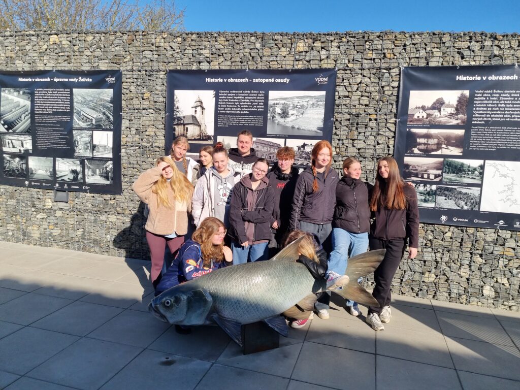 🌊⚔️ Od kapky vody ke spícím rytířům aneb 3.A a 3.B v terénu - Střední odborná škola ekologická a potravinářská Veselí nad Lužnicí