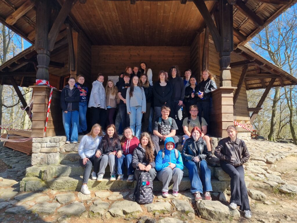 🌊⚔️ Od kapky vody ke spícím rytířům aneb 3.A a 3.B v terénu - Střední odborná škola ekologická a potravinářská Veselí nad Lužnicí