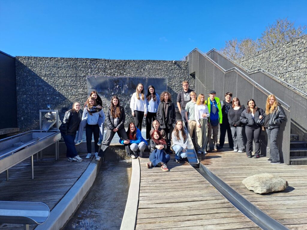 🌊⚔️ Od kapky vody ke spícím rytířům aneb 3.A a 3.B v terénu - Střední odborná škola ekologická a potravinářská Veselí nad Lužnicí