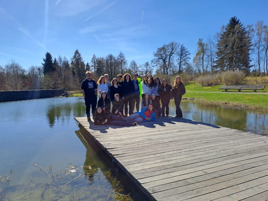 🌊⚔️ Od kapky vody ke spícím rytířům aneb 3.A a 3.B v terénu - Střední odborná škola ekologická a potravinářská Veselí nad Lužnicí
