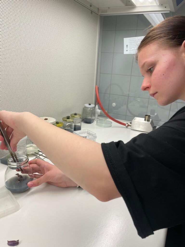 Tři ročníky, tři dny, tři top místa: 🍇Špalek, MENDELU 🔬, Macocha 👀 - Střední odborná škola ekologická a potravinářská Veselí nad Lužnicí