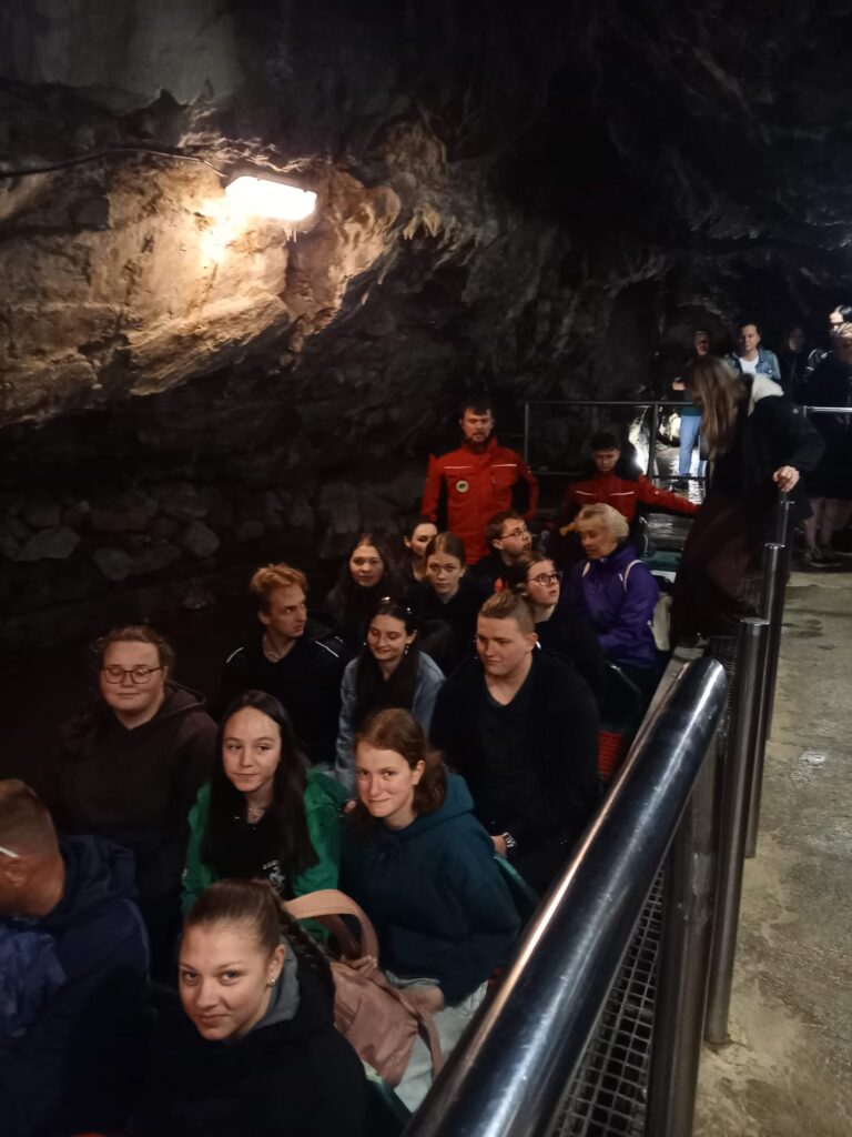 Tři ročníky, tři dny, tři top místa: 🍇Špalek, MENDELU 🔬, Macocha 👀 - Střední odborná škola ekologická a potravinářská Veselí nad Lužnicí